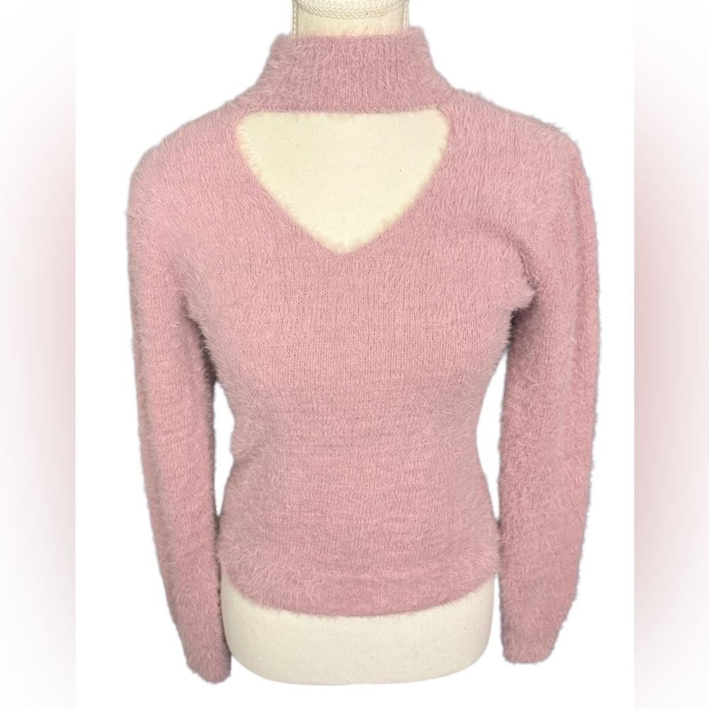 DEREK HEART fuzzy soft pale pink Sweater 💖 Size Medium with cut out & high neck